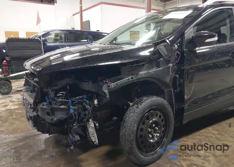 2019 Ford Escape Titanium z USA, uszkodzony, nr VIN 1FMCU9J96KUA08372